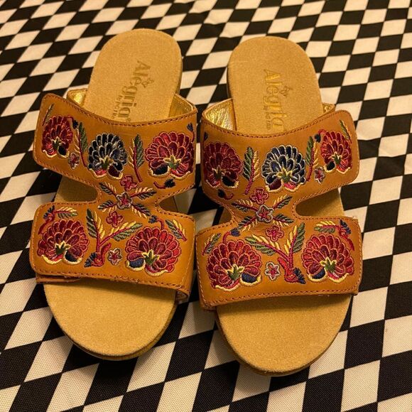 Alegria Embroidered Sandals Size 37 or 7M - Picture 1 of 9